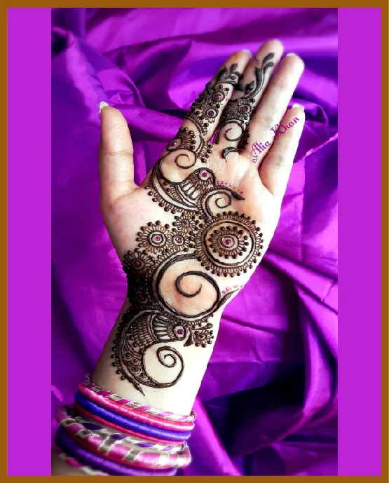 Angular Lined Modern Front Hand Mehndi Design